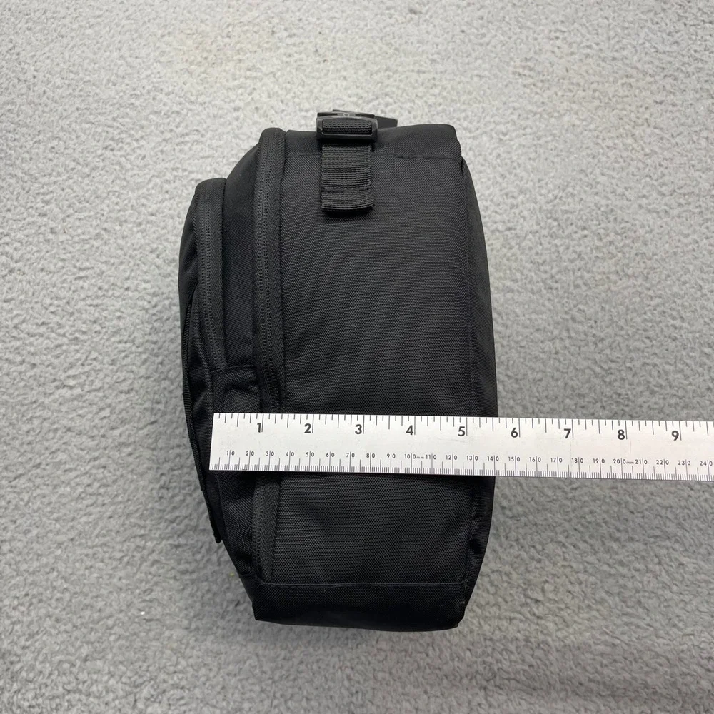 NWT Under Armour UA71270 Insulated Front Pocket Black Lunch Bag 1387676-001